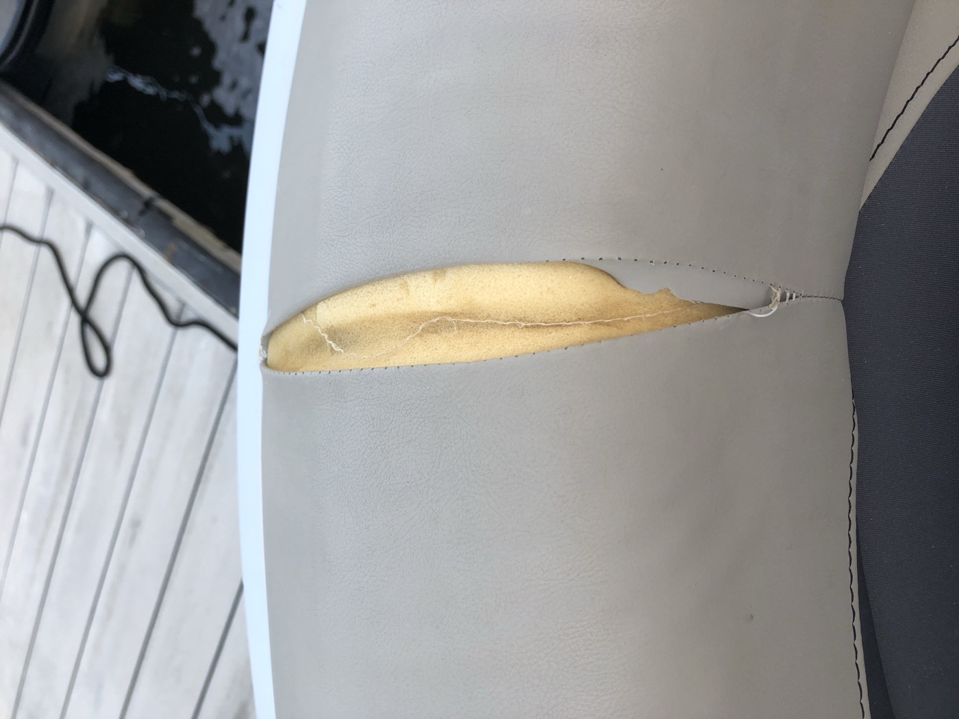 Bow cushion with a long open tear