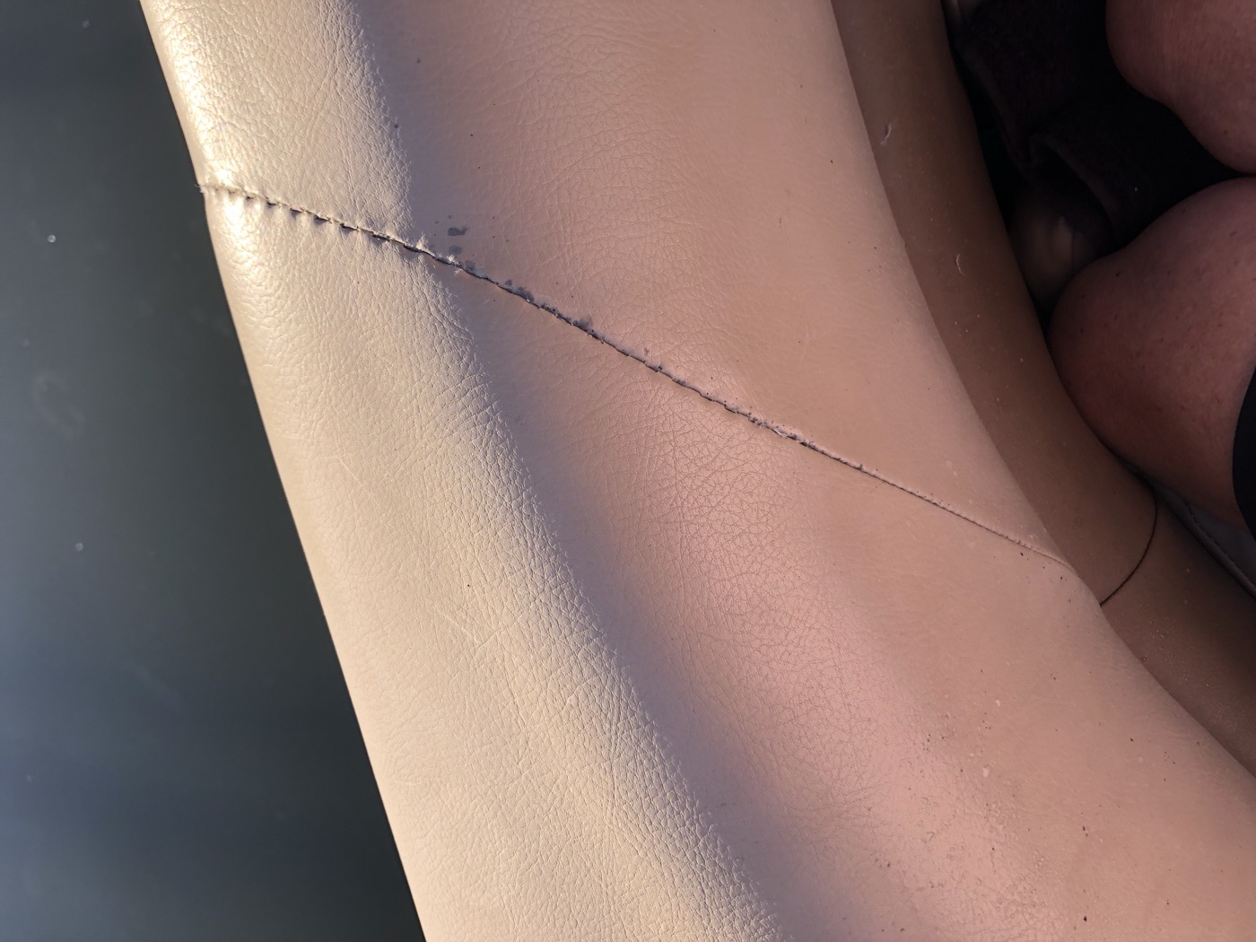 Backrest with a clean, straight seam